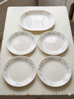 Vintage Corelle Blue Floral Set - 4 Old Town Blue Plates & 1 Morning Blue